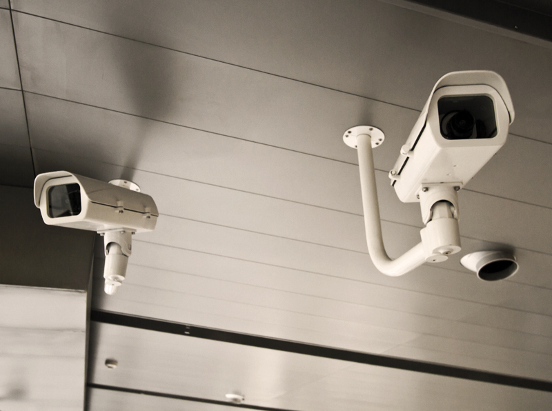 Apsaugos kamerų komplektai objektų stebėjimui 
Galime pasiūlyti platų vaizdo stebėjimo sistemų pasirinkimą. Apsaugos kamerų komplektai skirti komercinių objektų, gamybinių patalpų, namų, butų, vasarnamių ir sodybų bei įvairių kitų objektų apsaugai. 
Mūsų paruošti apsaugos kamerų komplektai skirti stebėti vidaus patalpas ir perimetrą lauke. Vaizdo kamerų komplektai apima ne tik kameras, bet ir įrašymo įrenginius, kietuosius diskus, montavimo kronšteinus ir kitą įrangą.