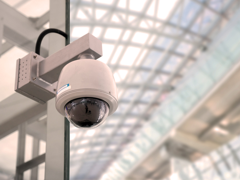 Lauko ir vidaus IP vaizdo kameros objektų apsaugai  
IP vaizdo kameros komercinių objektų, prekybos centrų, gamybinių patalpų, viešųjų objektų, individualių namų, vasarnamių ir kitų objektų nuotoliniam stebėjimui ir apsaugai. Mūsų kataloge esančios IP kameros pasižymi geromis darbinėmis savybėmis, o 170 skirtingų IP kamerų pasirinkimas yra kruopščiai atrinktas mūsų specialistų. 
Parduodame IP vaizdo kameras su naktiniu matymu, statines arba reguliuojamas (vaizdo kameros pasukimas ir pakreipimas norimu kampu), su išmaniosiomis funkcijomis (linijos kirtimas, įsibrovimas į perimetrą, vaizdo pasikeitimas, veido fiksavimas, palikto objekto fiksavimas).