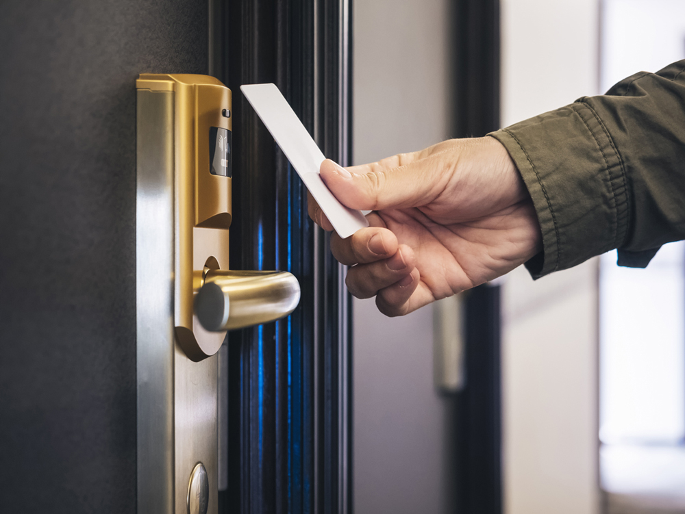 Parinksime tinkamiausią individualų sprendimą 
Supažindinkite su poreikiais. Pagal jūsų pateiktą informaciją ir pageidavimus parengsime optimaliausią pasiūlymą. Konsultuojame, suteikiame visą reikiamą informaciją apie mūsų parduodamus produktus, jų privalumus, technines savybes. Klauskite drąsiai – išsamiai atsakysime į visus rūpimus klausimus. 
 