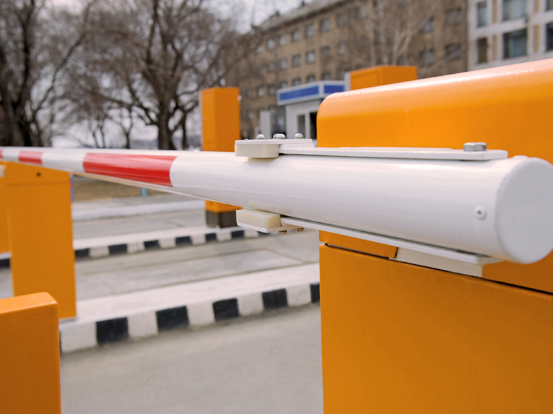 Kelio užtvarų - šlagbaumų montavimas  
Montuojame visų tipų ir gamintojų kelio užtvarus (šlagbaumus) automobilių stovėjimo aikštelėse, pravažiavimuose ir kitose vietose, kur reikalingas eismo apribojimas ir kontrolė. 
Taip pat atliekame įrangos aptarnavimo, derinimo, atnaujinimo darbus.